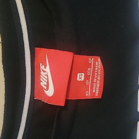 Nike Logo Crop Top - Picture 4 of 5